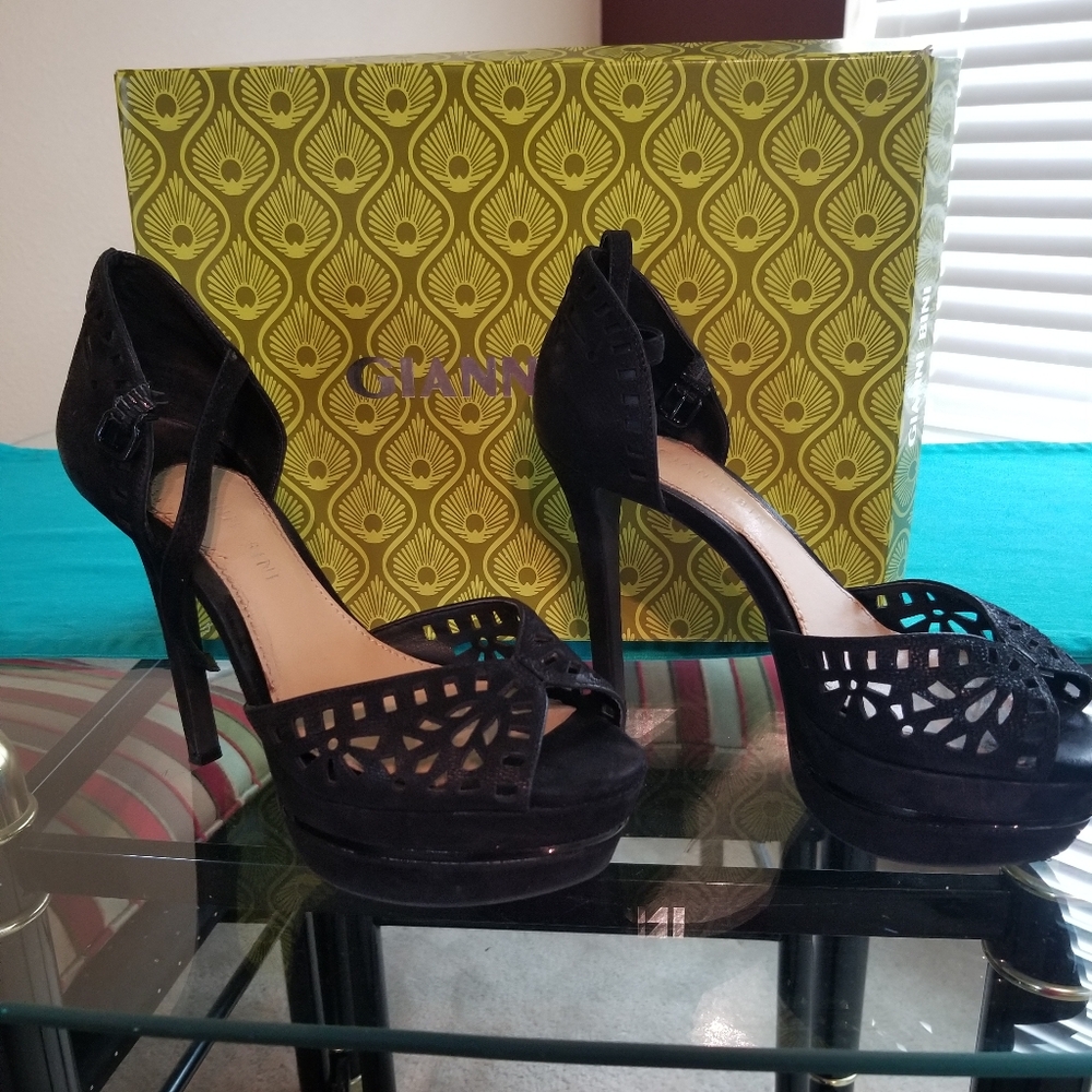 Shoe Black Gianni Bini 6M